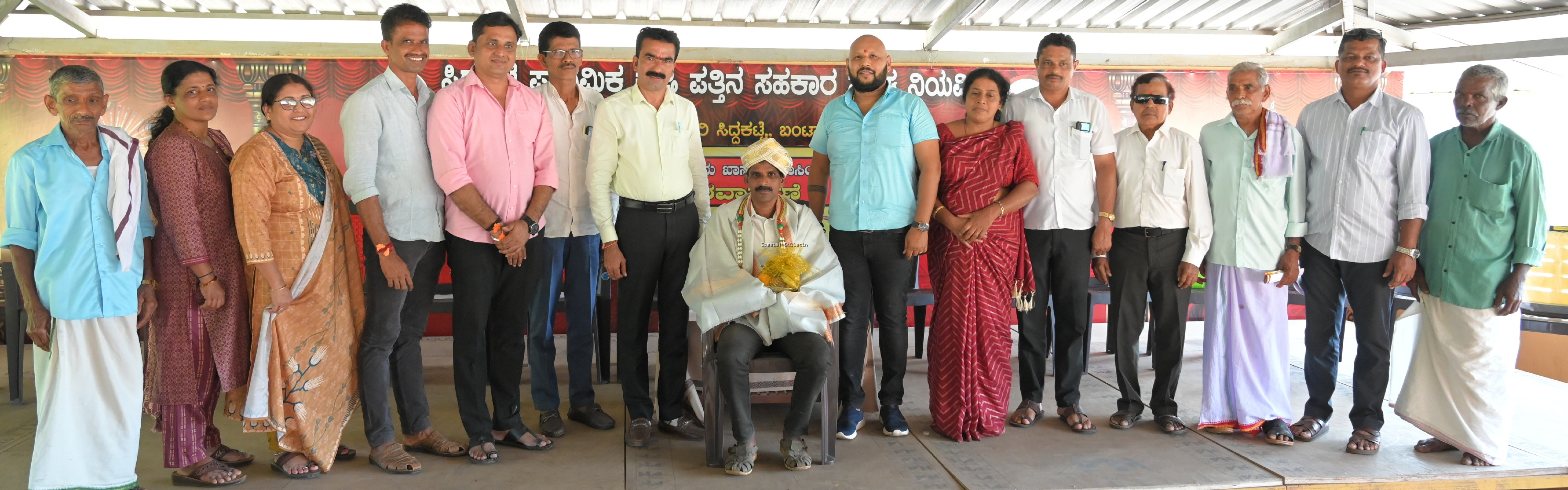 ಬಂಟ್ವಾಳ :ಕೃಷಿ ಉತ್ಪನ್ನ ಸಹಕಾರ ಮಾರಾಟ ಸಂಘದ ನಿರ್ದೇಶಕರಾಗಿ ಆಯ್ಕೆಯಾದ ಹುಲಿಮೇರು ದಿನೇಶ್ ಪೂಜಾರಿಯವರಿಗೆ  ಅಭಿನಂದನೆ.