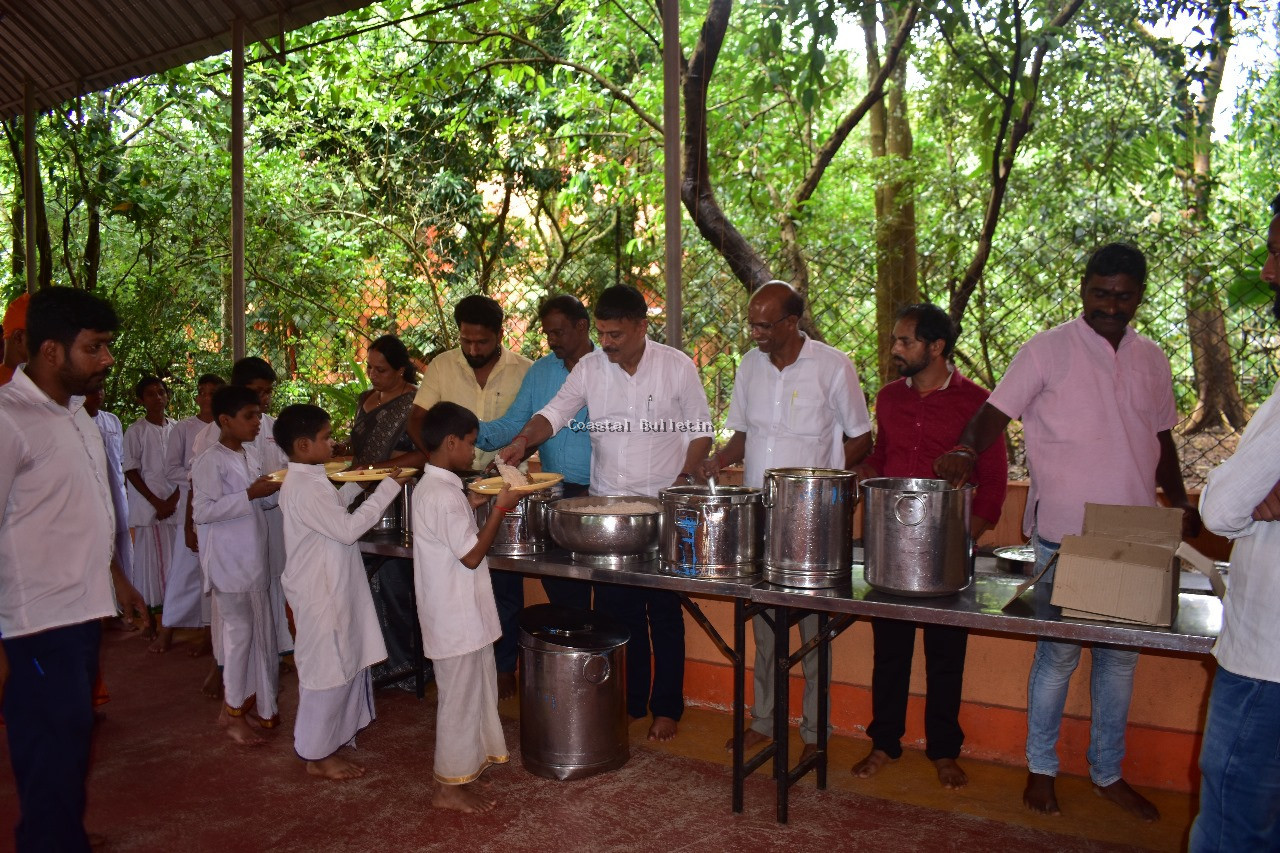 ಪೊಳಲಿ:ಪ್ರಧಾನಿ ನರೇಂದ್ರ ಮೋದಿಜಿ ಜನ್ಮ ದಿನಾಚರಣೆ:   ಶ್ರೀರಾಮಕೃಷ್ಣ ತಪೋವನದಲ್ಲಿ ಆಶ್ರಮದ ಮಕ್ಕಳೊಂದಿಗೆ ಸಹ ಭೋಜನ.