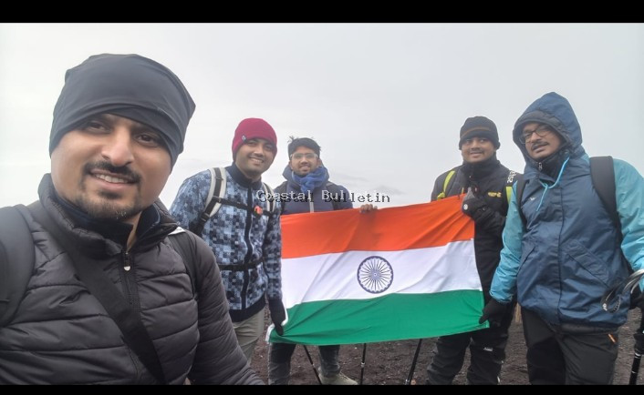 ಹಿಮಶಿಖರದ ಮೇಲೆ ಹೆಮ್ಮೆಯ ತ್ರಿವರ್ಣ ಧ್ವಜ ; ಮೌಂಟ್ ಫುಜಿ ಏರಿದ ಬಂಟ್ವಾಳದ ಕಾರ್ತಿಕ್ ಬಳಗ.