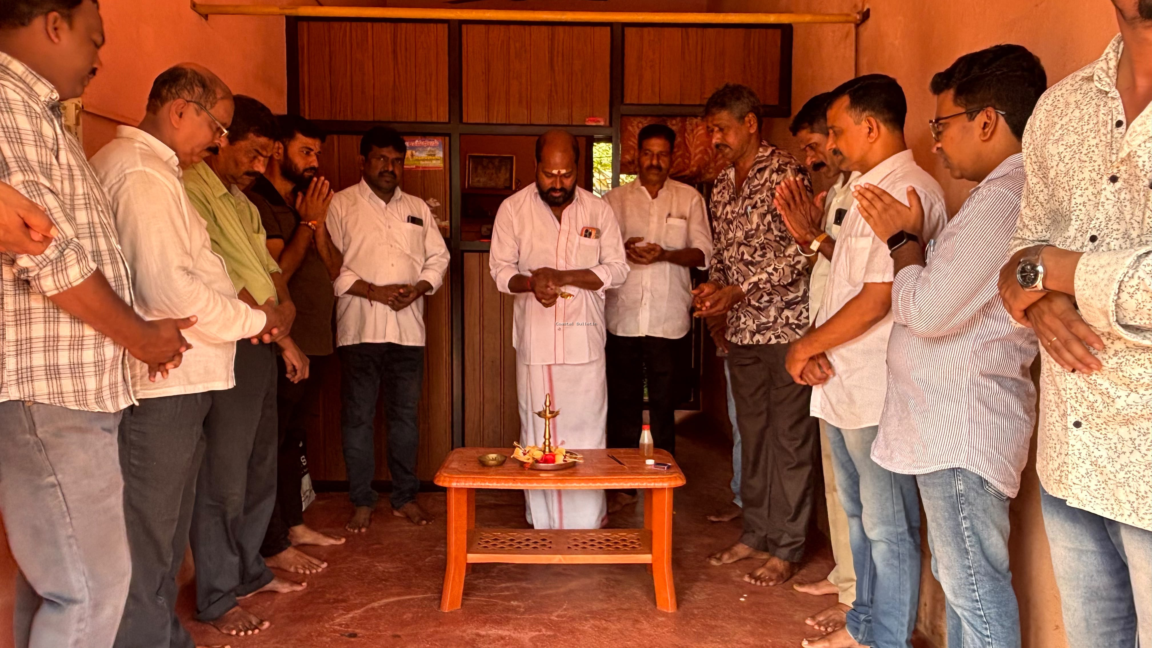 ಕಳ್ಳಿಗೆ:ಶ್ರೀ ಶಾರದಾ ಪೂಜಾ ರಜತ ಮಹೋತ್ಸವದ ಸಿದ್ಧತೆಗೆ ಚಾಲನೆ.  ದರಿಬಾಗಿಲಿನಲ್ಲಿ ಮಹೋತ್ಸವದ ಕಾರ್ಯಾಲಯ ಉದ್ಘಾಟನೆ.