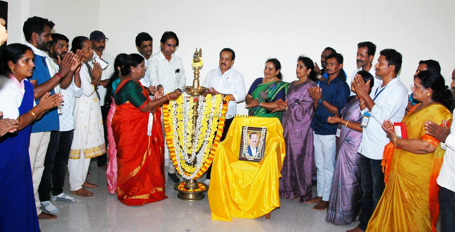 ಏಮಾಜಿ: ಸರ್ಕಾರಿ ಶಾಲೆಗೆ ರೂ 6 ಲಕ್ಷ ವೆಚ್ಚದ "ಜ್ಞಾನ ದೀವಿಗೆ' ಕಂಪ್ಯೂಟರ್ ಕೊಠಡಿ ಹಸ್ತಾಂತರ.