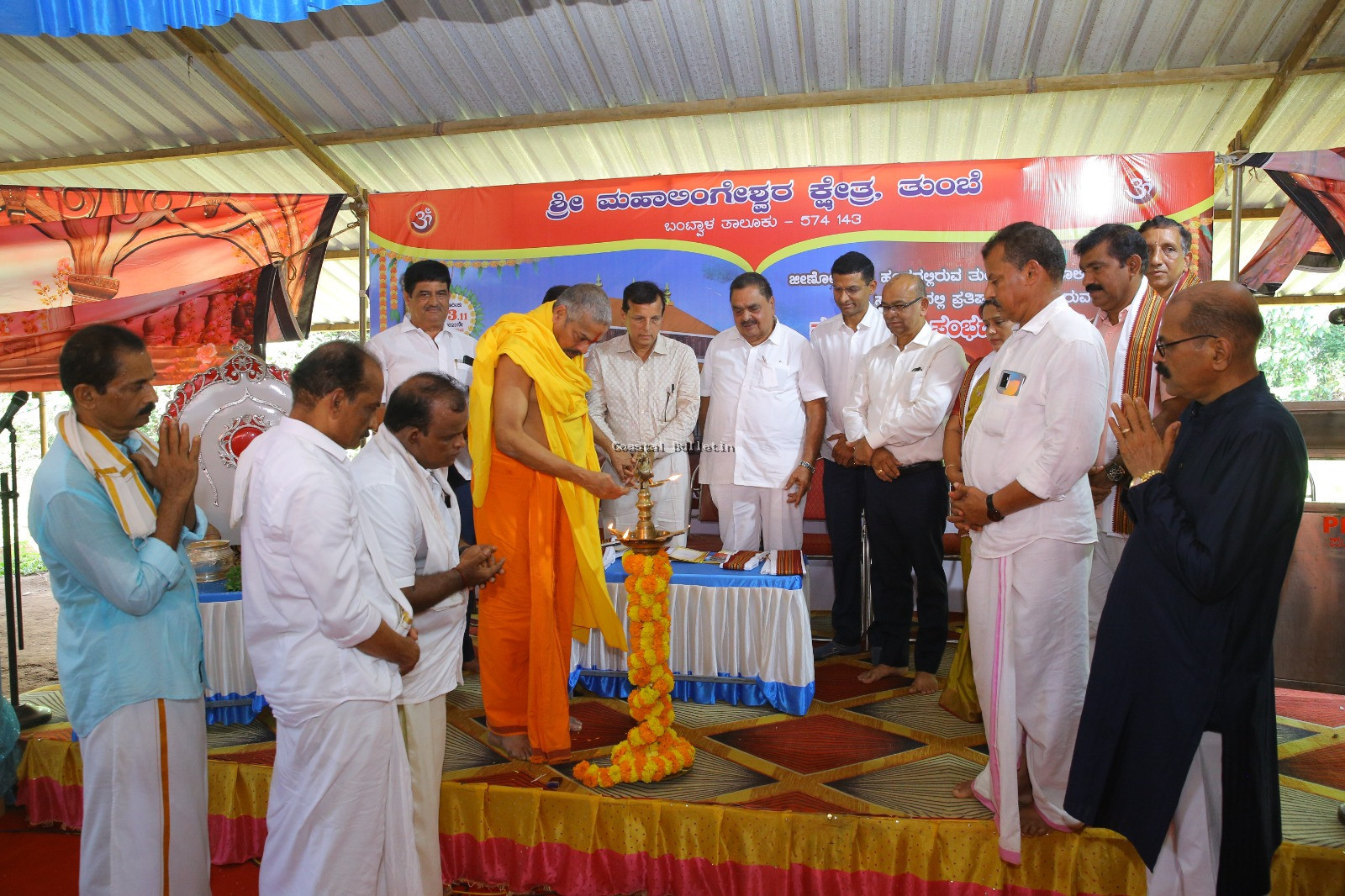 ತುಂಬೆ: ಶ್ರೀ ಮಹಾಲಿಂಗೇಶ್ವರ ದೇವಸ್ಥಾನದಲ್ಲಿ ನೂತನ ಧ್ವಜಸ್ತಂಭದ ತೈಲಾಧಿವಾಸ ಕಾರ್ಯಕ್ರಮ  ಧರ್ಮ ಆಚರಣೆಯೊಂದಿಗೆ, ಸಾಮರಸ್ಯದಿಂದ ಬದುಕಬೇಕು : ಮಾಣಿಲ ಶ್ರೀ