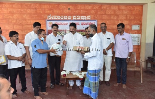 ಫರಂಗಿಪೇಟೆ: ಸೇವಾಂಜಲಿ ಪ್ರತಿಷ್ಠಾನದ ಆಶ್ರಯದಲ್ಲಿ  ಕ್ಷಯ ರೋಗಿಗಳಿಗೆ ಆಹಾರ ಧಾನ್ಯದ  ಕಿಟ್  ವಿತರಣೆ.    ಕ್ಷಯ ಮುಕ್ತ ಭಾರತ ನಿರ್ಮಾಣದಲ್ಲಿ  ಸೇವಾಂಜಲಿಯ ಕಾರ್ಯ ಅಭಿನಂದನೀಯ: ನಳಿನ್ ಕುಮಾರ್ ಕಟೀಲು.