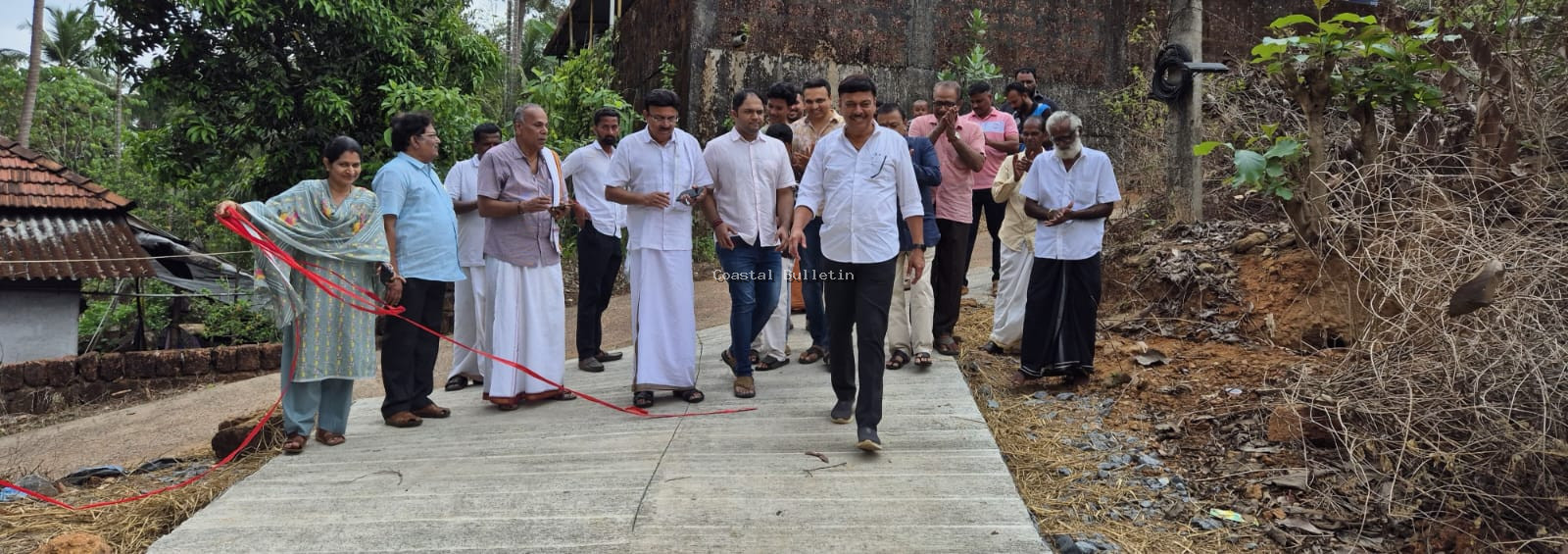ಅಮ್ಮುಂಜೆ ಗುತ್ತುವಿನ ಸಂಪರ್ಕ ರಸ್ತೆ ಶಾಸಕ ರಾಜೇಶ್ ನಾಯ್ಕ್ ರಿಂದ ಉದ್ಘಾಟನೆ.