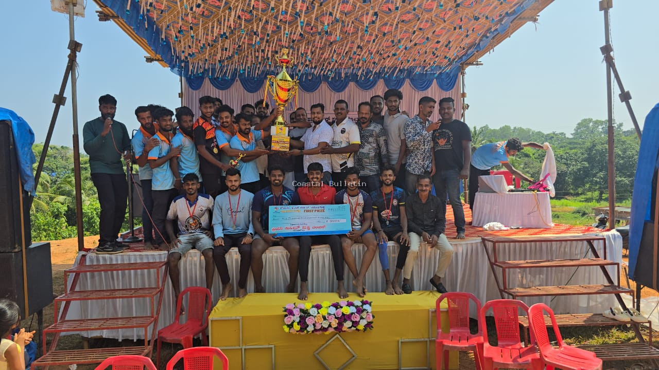 ಜ್ಯೋತಿಗುಡ್ಡೆ: ಸೌಹಾರ್ದ ಫ್ರೆಂಡ್ಸ್ ಸರ್ಕಲ್ ಅಶ್ರಯದಲ್ಲಿ ಮುಕ್ತ ವಾಲಿಬಾಲ್ ಪಂದ್ಯಾಟ.  ಹೊನಲು ಬೆಳಕಿನ ಪಂದ್ಯಾಟದಲ್ಲಿ 33 ತಂಡಗಳು ಭಾಗಿ.  ವಾಮಂಜೂರ್ ಲಯನ್ಸ್ ಪ್ರಥಮ.ವಿಕ್ಕಿಫ್ರೆಂಡ್ಸ್ ಮೂಲ್ಕಿ ದ್ವಿತೀಯ ಸ್ಥಾನ.