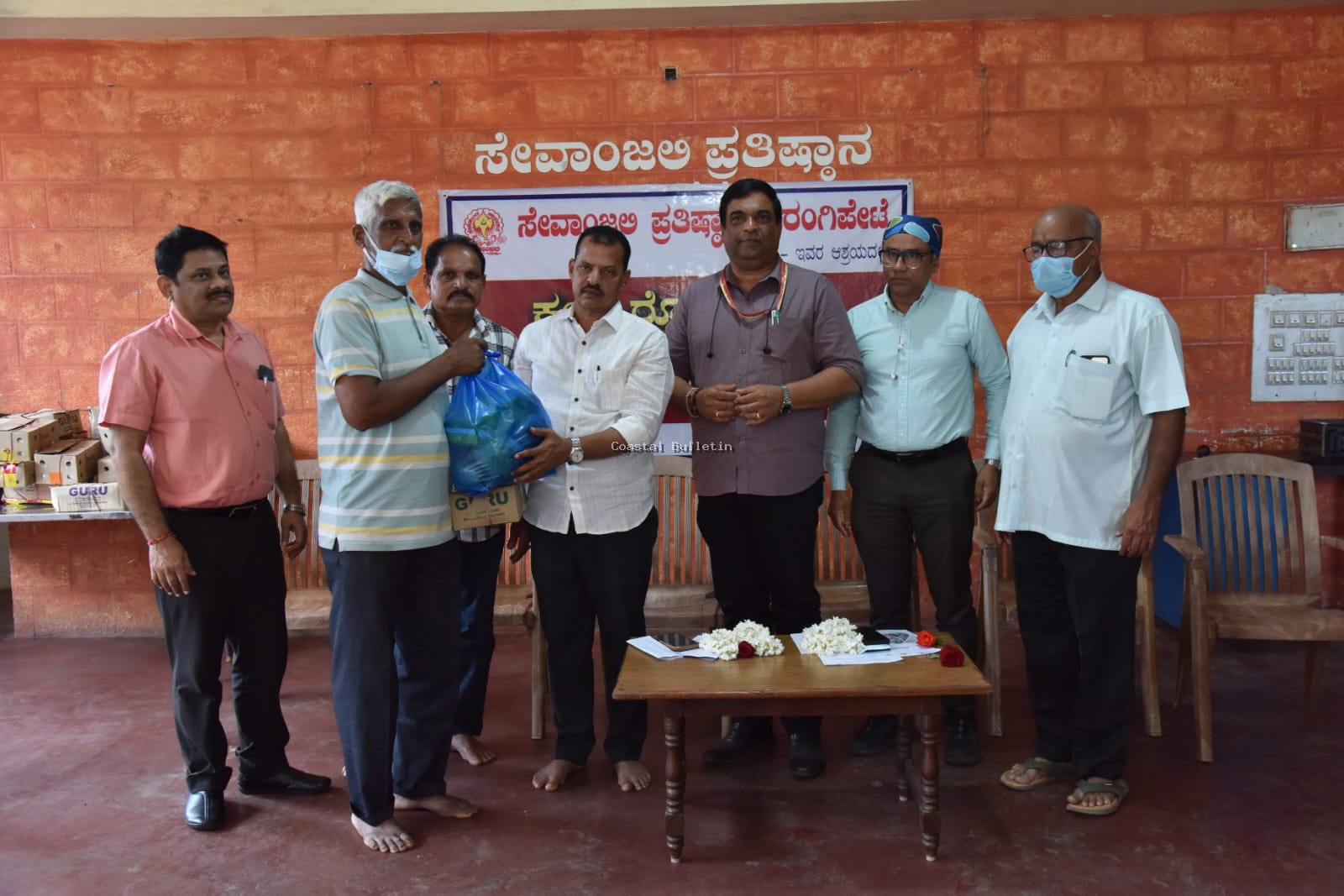 ಫರಂಗಿಪೇಟೆ: ಕ್ಷಯ ರೋಗಿಗಳಿಗೆ ಆಹಾರ ದವಸ ಧಾನ್ಯ ವಿತರಣೆ.  ಪೌಷ್ಠಿಕಾಂಶ ಆಹಾರ ಸೇವನೆಯಿಂದ ರೋಗ ನಿಯಂತ್ರಣ ಸಾಧ್ಯ: ಡಾ| ಸುಜಯ್ ಭಂಡಾರಿ