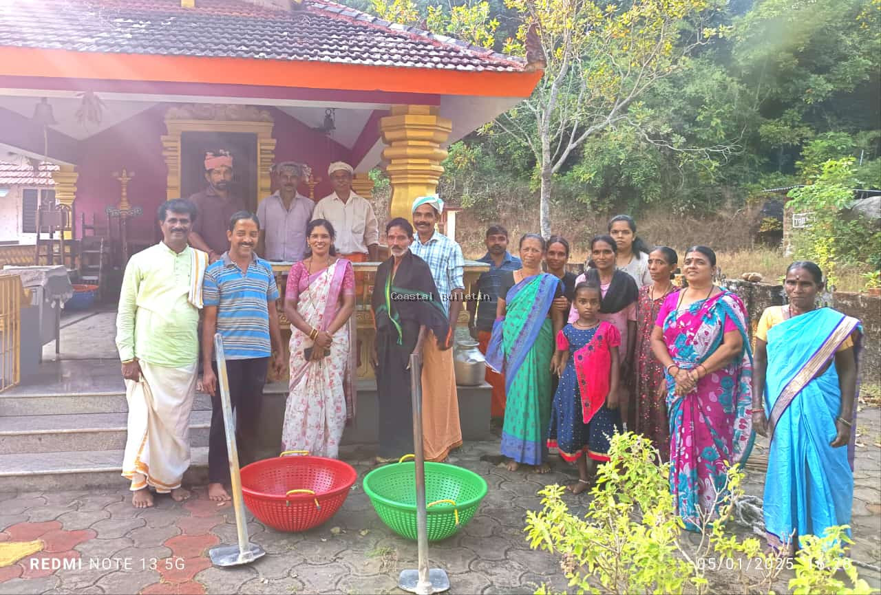 ಮರ್ತಾಜೆ:  ಶ್ರೀ ಮಲರಾಯ ದೈವಸ್ಥಾನದ  ವಠಾರದಲ್ಲಿ  ಸ್ವಚ್ಛತಾ ಅಭಿಯಾನ.