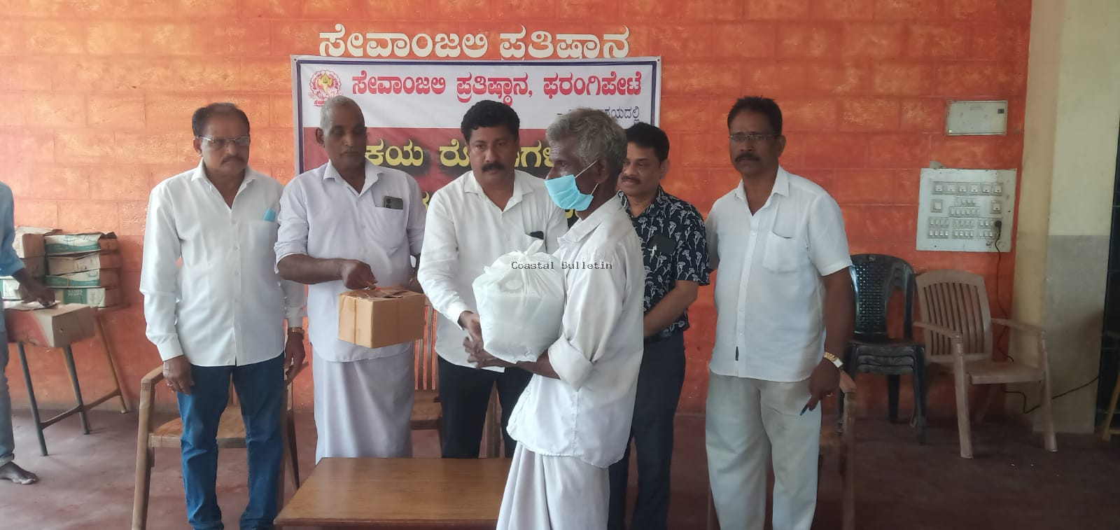 ಫರಂಗಿಪೇಟೆ: ಕ್ಷಯರೋಗಿಗಳಿಗೆ ಪೌಷ್ಠಿಕ ಆಹಾರ ಹಾಗೂ ದವಸಧಾನ್ಯದ ಕಿಟ್ ವಿತರಣೆ.   ಸೇವಾಂಜಲಿಯ ಸೇವಾ ಕಾರ್ಯಕ್ಕೆ ನಾವೆಲ್ಲ ಕೈ ಜೋಡಿಸಬೇಕಿದೆ: ಗಣೇಶ್ ಸಾಲಿಯಾನ್ ತುಂಬೆ