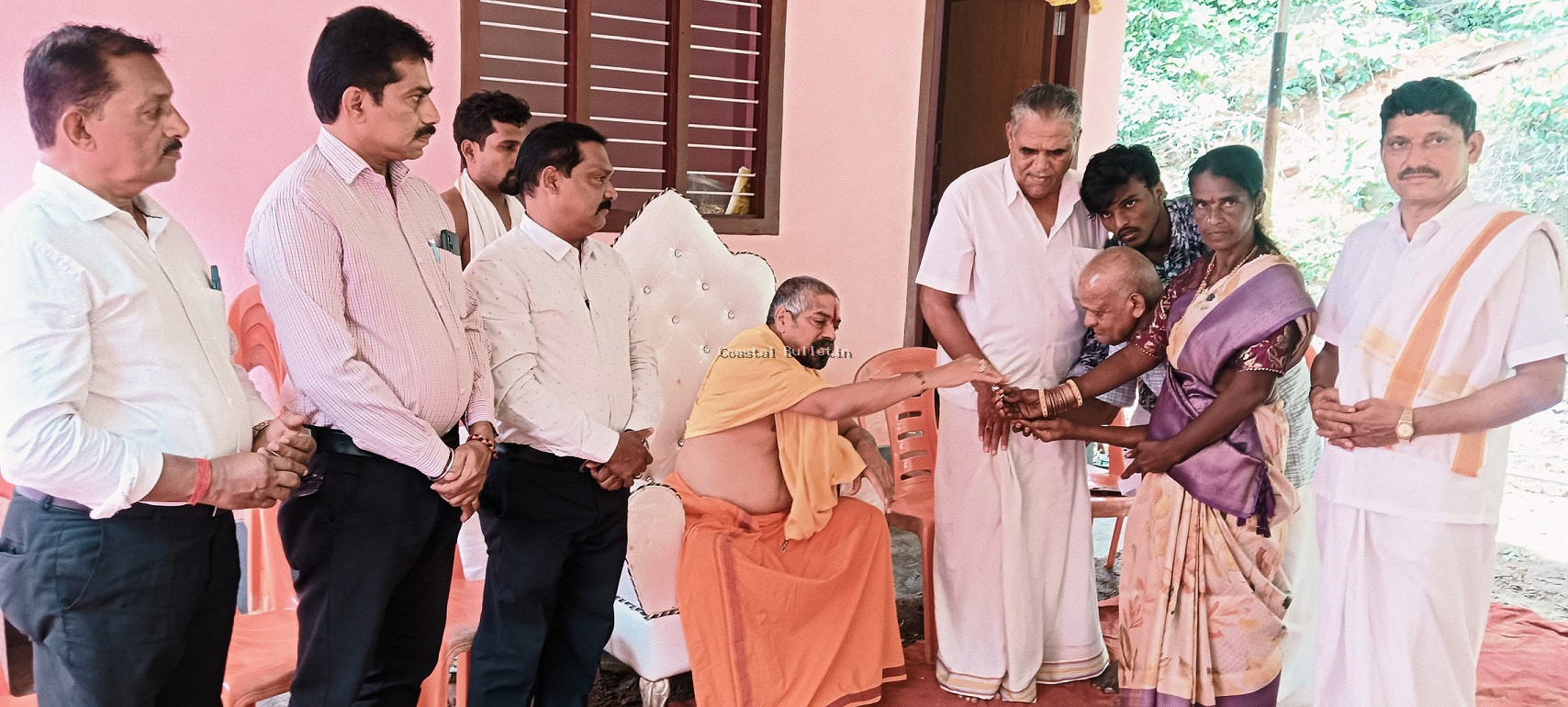 ಪಂಜಿಕಲ್ಲು: ಬಡ ಕುಟುಂಬಕ್ಕೆ ಮನೆ ಹಸ್ತಾಂತರ.  ಬಡವರ ಸೇವೆ ದೇವರ ಆರಾಧನೆಗೆ ಸಮಾನ: ಮಾಣಿಲ ಶ್ರೀ.