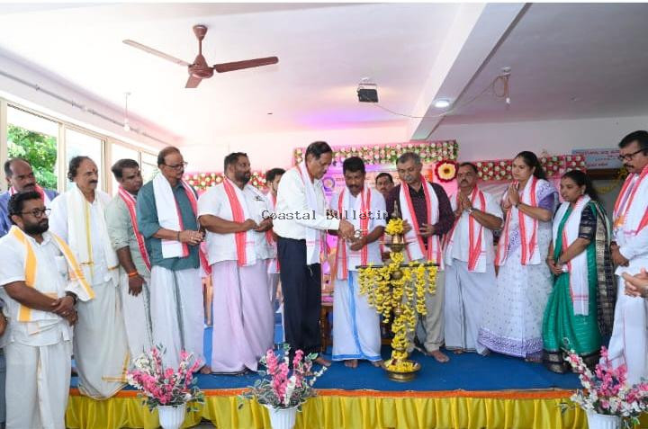 ಕಾಸರಗೋಡು: ಜಿಲ್ಲಾ ಕುಲಾಲ ಸಂಘದ 42 ನೇ ವಾರ್ಷಿಕೋತ್ಸವ ಹಾಗೂ ಮಹಾಸಭೆ. ವಿವಿಧ ಕ್ಷೇತ್ರಗಳ ಸಾಧಕರಿಗೆ ಸಮ್ಮಾನ, ಪ್ರತಿಭಾ ಪುರಸ್ಕಾರ, ಪುಸ್ತಕ ವಿತರಣೆ.