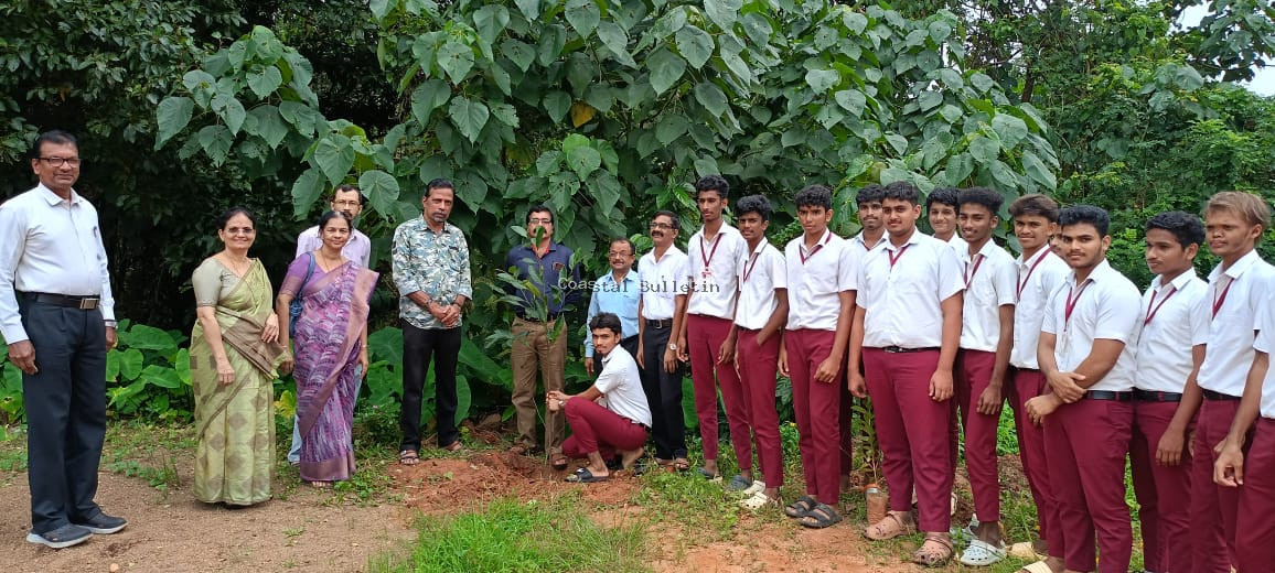 ತುಂಬೆ :ಪದವಿ ಪೂರ್ವ ಕಾಲೇಜಿನಲ್ಲಿ &lsquo;ಸುಮನ ಬಳಗ&rsquo;ದ ಉದ್ಘಾಟನೆ ಹಾಗೂ ಪರಿಸರ ಜಾಗೃತಿ ಕಾರ್ಯಕ್ರಮ.  ಮನುಷ್ಯರಿಂದಲೇ ಪರಿಸರ  ಪ್ರಕೃತಿ ಹಾಳಾಗುತ್ತಿದೆ: ದಿನೇಶ್ ಹೊಳ್ಳ