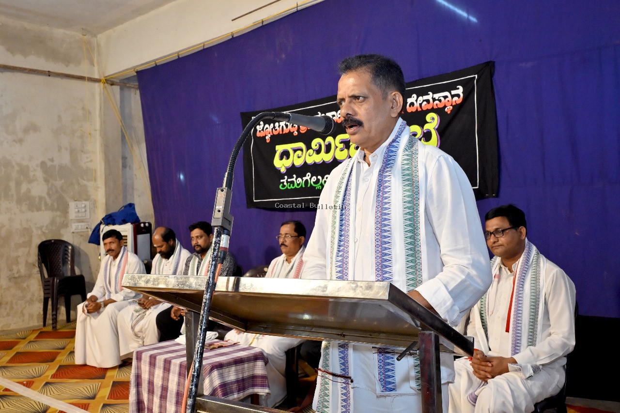 ಜ್ಯೋತಿಗುಡ್ಡೆ: ಶ್ರೀದುರ್ಗಾಪರಮೇಶ್ವರೀ ದೇವಸ್ಥಾನ ನವರಾತ್ರಿ ಉತ್ಸವ,ಧಾರ್ಮಿಕ ಸಭೆ.ಧಾರ್ಮಿಕ ಶ್ರದ್ಧಾಕೇಂದ್ರಗಳಿಗೆ ಸಾಮಾಜಿಕ ಜವಾಬ್ದಾರಿ ಮುಖ್ಯ : ಸೀತಾರಾಮ ಎ.