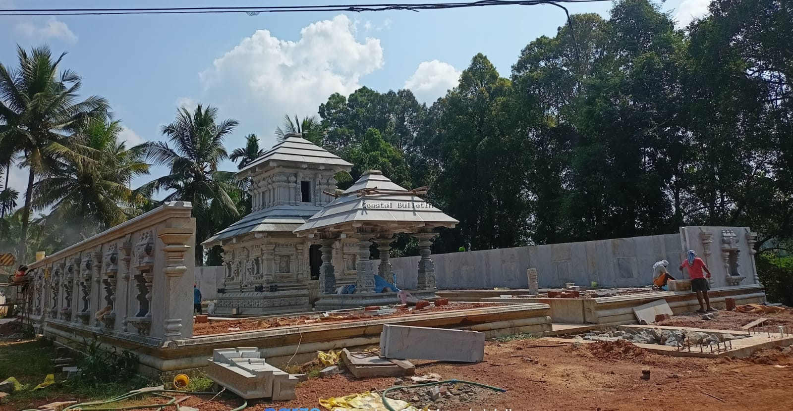 ಸಮಗ್ರ ಜೀರ್ಣೋದ್ಧಾರದೊಂದಿಗೆ ಬ್ರಹ್ಮ ಕಲಶೋತ್ಸವಕ್ಕೆ ಸಿದ್ಧತೆಯಲ್ಲಿ 'ನಾಡೂರು' ಮೂಡುಬಿದಿರೆ ಲಾಡಿ ಸಪರಿವಾರ ಶ್ರೀ  ಚತುರ್ಮುಖ ನಾಗ ಬ್ರಹ್ಮ ದೇವಸ್ಥಾನ.  ದೇಶದ ಅಪರೂಪದ ಬ್ರಹ್ಮ ದೇವರ ಸಾನಿಧ್ಯ ಎನ್ನಲಾಗುವ ಹದಿಮೂರು ಶತಮಾನಗಳಿಗೂ ಮಿಕ್ಕಿದ ವೈಭವದ ಪರಂಪರೆ