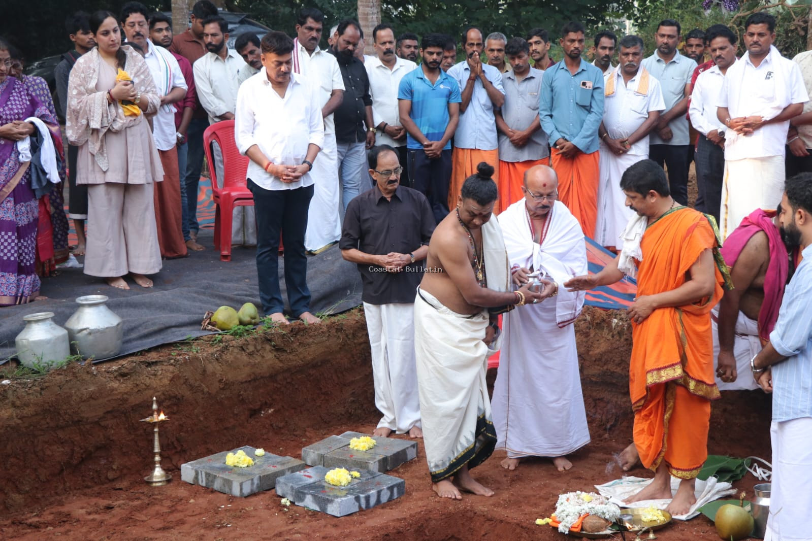 ಮುತ್ತೂರು ನಟ್ಟಿಲ: ಪಂಜುರ್ಲಿ ಮತ್ತು ಪರಿವಾರ ದೈವಗಳ ನೂತನ ದೈವಸ್ಥಾನ ನಿರ್ಮಾಣಕ್ಕೆ ಶಿಲಾನ್ಯಾಸ