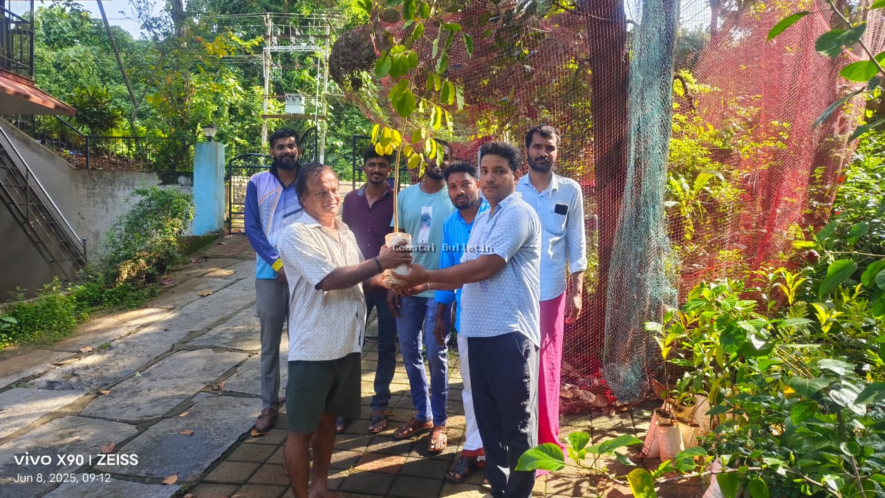 ನಾವೂರು: "ಮನೆಗೊಂದು ಮರ" ಯೋಜನೆಯಡಿ ಪರಿಸರ ಸಂರಕ್ಷಣಾ ಕಾರ್ಯಕ್ರಮ.