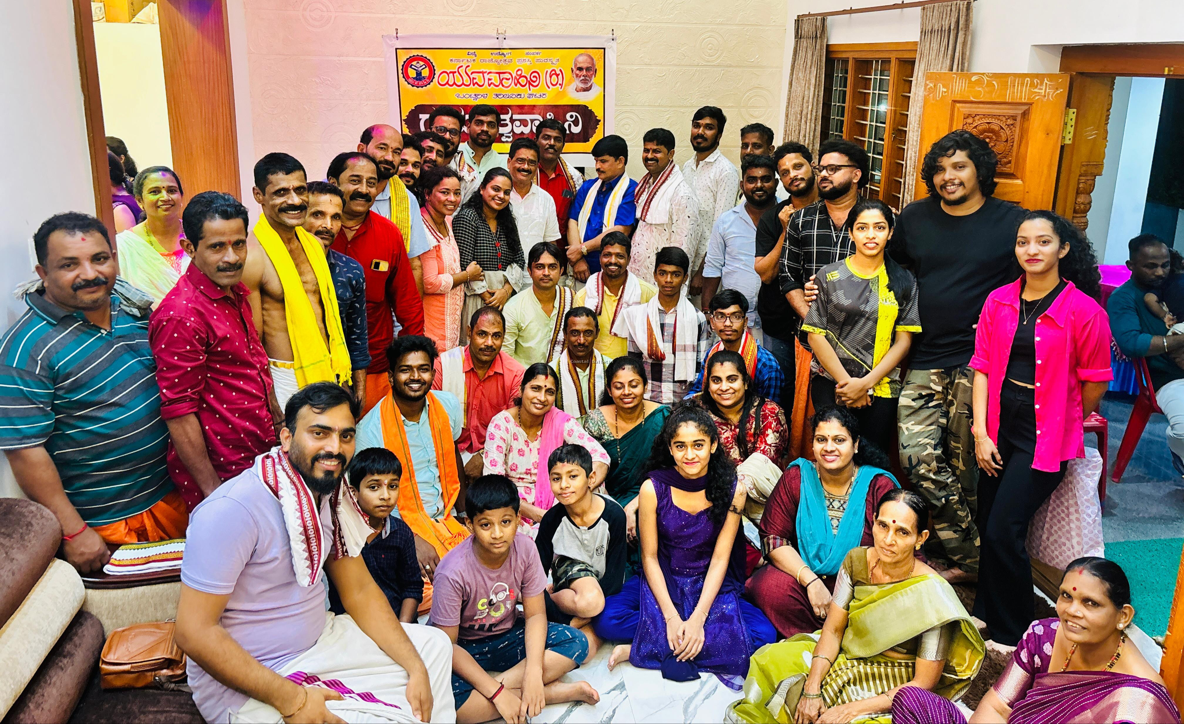 ನೆತ್ತರಕೆರೆ :ಬಂಟ್ವಾಳ ಯುವವಾಹಿನಿ ಘಟಕದಿಂದ ಗುರುತತ್ವವಾಹಿನಿ ಮಾಲಿಕೆ ಕಾರ್ಯಕ್ರಮ.  ಗುರುಗಳ ತತ್ವಯುಕ್ತವಾದ ಸಂದೇಶ ಎಲ್ಲರಿಗೂ ಆದರ್ಶ: ದಿನೇಶ್ ಸುವರ್ಣ ರಾಯಿ