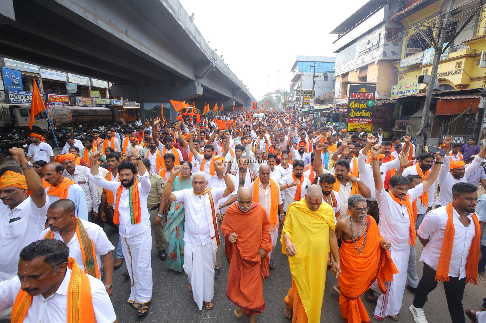 ಬಿ.ಸಿ.ರೋಡು: 'ಶೌರ್ಯ ಜಾಗರಣಾ ರಥಯಾತ್ರೆ'ಗೆ ಸ್ವಾಗತ.  ಜಾಗೃತ ಹಿಂದೂ ಸಮಾಜೋತ್ಸವ: ಸನಾತನ ಹಿಂದೂ ಸಂಘಟಿತರಾಗಬೇಕು: ಸಾಧ್ವಿ ದೇವಿ ಸರಸ್ವತಿ.