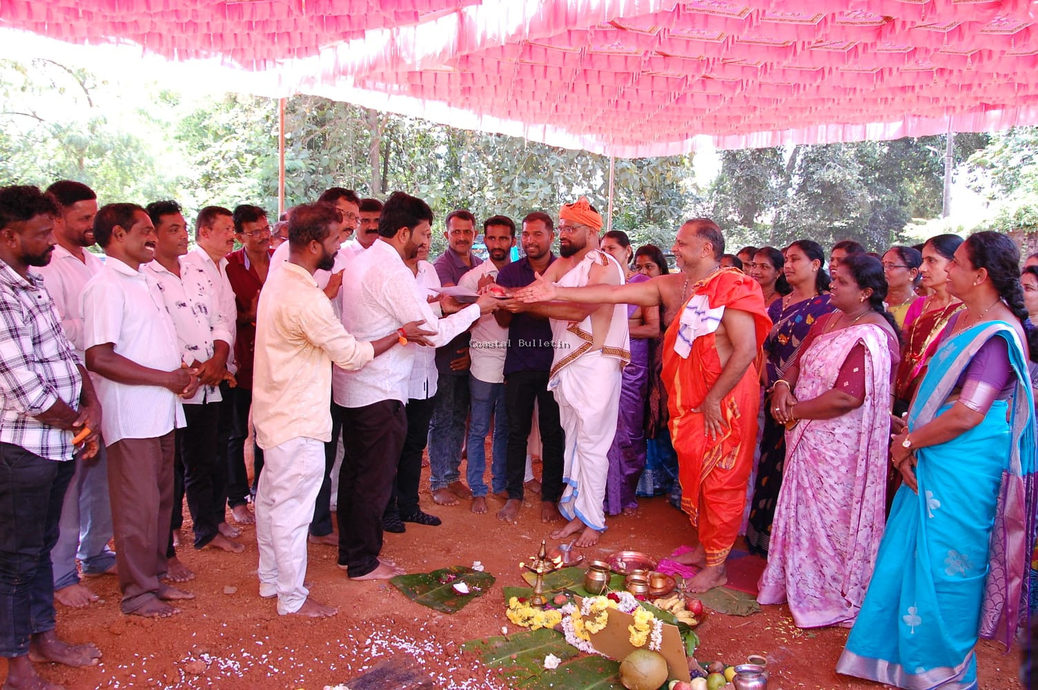 ನರಿಕೊಂಬು: ಶಾಲಾ ಅಕ್ಷರ ದಾಸೋಹ ಹಾಗೂ ಭೋಜನಾಲಯ ಕಟ್ಟಡದ ಶಿಲಾನ್ಯಾಸ.