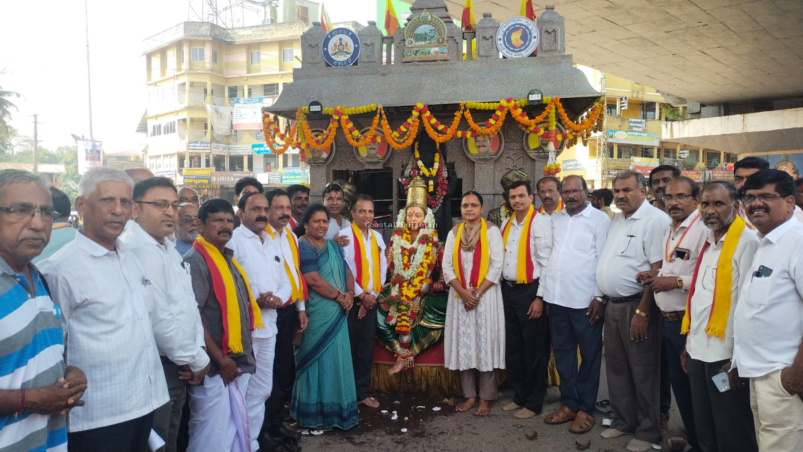 ಬಂಟ್ವಾಳ ತಾಲೂಕು ಕೇಂದ್ರ ಸ್ಥಾನಕ್ಕೆ ಆಗಮಿಸಿದ ಕನ್ನಡ ಜ್ಯೋತಿ ರಥಕ್ಕೆ ಭವ್ಯ ಸ್ವಾಗತ.ನಾಡು ನುಡಿ ಸಂಸ್ಕೃತಿ ಉಳಿಸುವ ನಿಟ್ಟಿನಲ್ಲಿ ಸಾಹಿತ್ಯ ಸಮ್ಮೇಳನ:ಡಾ. ಎಂ ಪಿ ಶ್ರೀನಾಥ್.