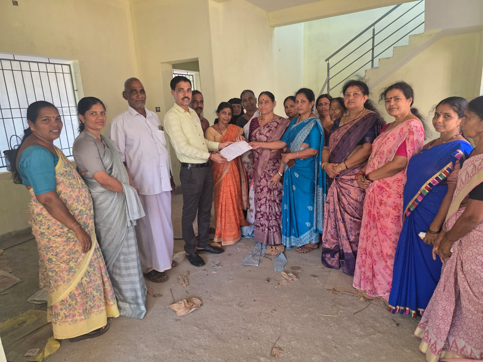 ಕಡೆಗೋಳಿ: ಮಹಿಳಾ ಹಾಲು ಉತ್ಪಾದಕರ ಸಂಘದ ನೂತನ ಕಟ್ಟಡಕ್ಕೆ&nbsp;ಅನುದಾನದ&nbsp;&nbsp;ಮಂಜೂರಾತಿ ಪತ್ರ ಹಸ್ತಾಂತರ .