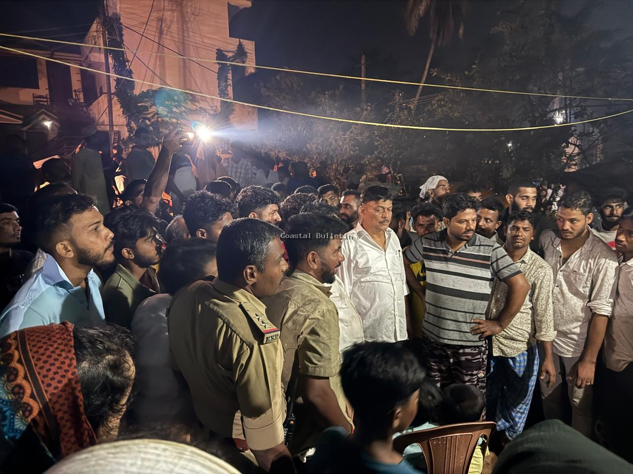 ಬಡಕಬೈಲ್:ಮದ್ಯ ರಾತ್ರಿ ಆಕಸ್ಮಿಕ ಅಗ್ನಿ ಅವಘಡ, ಸ್ಥಳಕ್ಕೆ ಶಾಸಕ ರಾಜೇಶ್ ನಾಯ್ಕ್ ಭೇಟಿ.