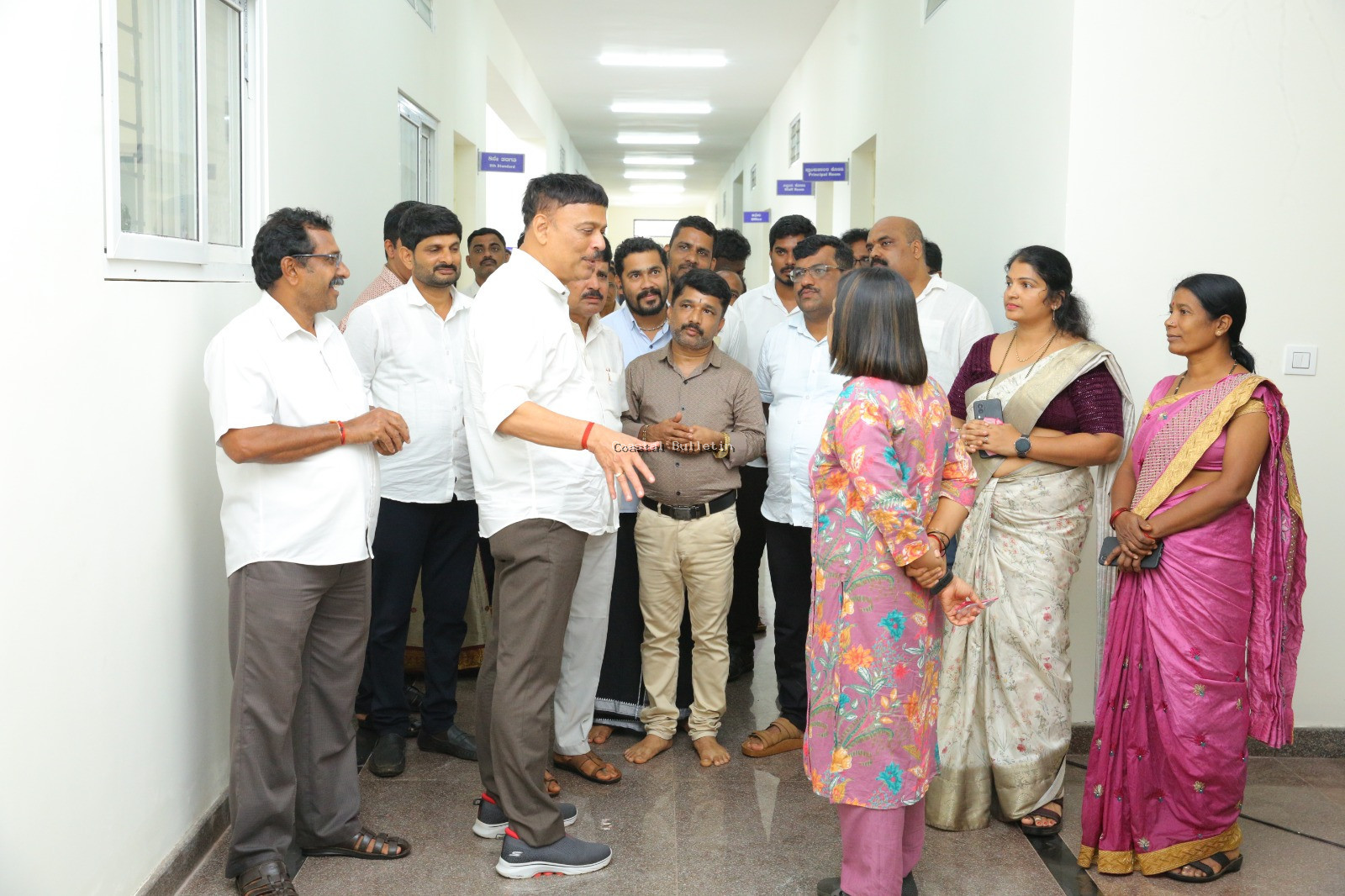 ಪುಂಜಾಲಕಟ್ಟೆ: ಬ್ರಹ್ಮಶ್ರೀ ನಾರಾಯಣ ಗುರು ವಸತಿ ಶಾಲೆಗೆ ರೂ 18 ಕೋಟಿ ವೆಚ್ಚದ ನೂತನ ಕಟ್ಟಡ ನಿರ್ಮಾಣ.   ವಿದ್ಯಾರ್ಥಿಗಳನ್ನು ನೂತನ ಕಟ್ಟಡಕ್ಕೆ ಸ್ಥಳಾಂತರಗೊಳಿಸಲು ಶಾಸಕ ರಾಜೇಶ್ ನಾಯ್ಕ್ ಸೂಚನೆ.