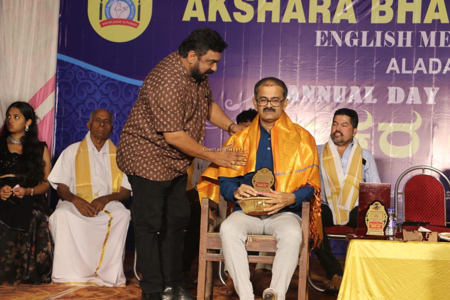 ಆಲದಪದವು ಅಕ್ಷರ ಭಾರತಿ ವಿದ್ಯಾಲಯದಲ್ಲಿ "ಅಕ್ಷರ ಉತ್ಸವ"  ಪತ್ರಕರ್ತ, ರಂಗನಿರ್ದೇಶಕ ಗೋಪಾಲ ಅಂಚನ್ ಅವರಿಗೆ ಸನ್ಮಾನ
