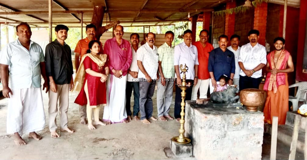 ತುಂಬೆ: ಇಂಚರ ಕಲಾವಿದರು ಅಭಿನಯದ "ಕಂಡನಿ ಬುಡೆದಿ" ನಾಟಕಕ್ಕೆ ಮುಹೂರ್ತ.