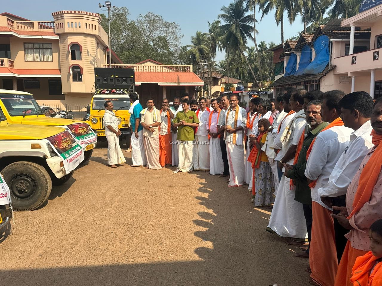 ಬಡಗಬೆಳ್ಳೂರು :ಶ್ರೀ ಆದಿಶಕ್ತಿ ಚಾಮುಂಡೇಶ್ವರಿ ದೇವಸ್ಥಾನ ಬ್ರಹ್ಮಕಲಶೋತ್ಸವ: ಆಕರ್ಷಕ ಹೊರೆಕಾಣಿಕೆ ಮೆರವಣಿಗೆ.