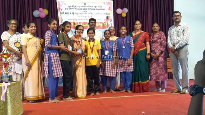 ಕುಲಶೇಖರ:ಪ್ರಾಥಮಿಕ ಮತ್ತು ಹೈಸ್ಕೂಲ್ ಜಿಲ್ಲಾ ಮಟ್ಟದ ಟೇಬಲ್ ಟೆನ್ನಿಸ್ ಪಂಧ್ಯಾವಳಿ  ಎಸ್.ವಿ.ಎಸ್ ದೇವಳ ಆಂಗ್ಲ&zwnj; ಮಾಧ್ಯಮ ಶಾಲೆಯ ಎಲ್ಲಾ 4 ತಂಡಗಳು ರಾಜ್ಯ ಮಟ್ಟಕ್ಕೆ ಆಯ್ಕೆ.
