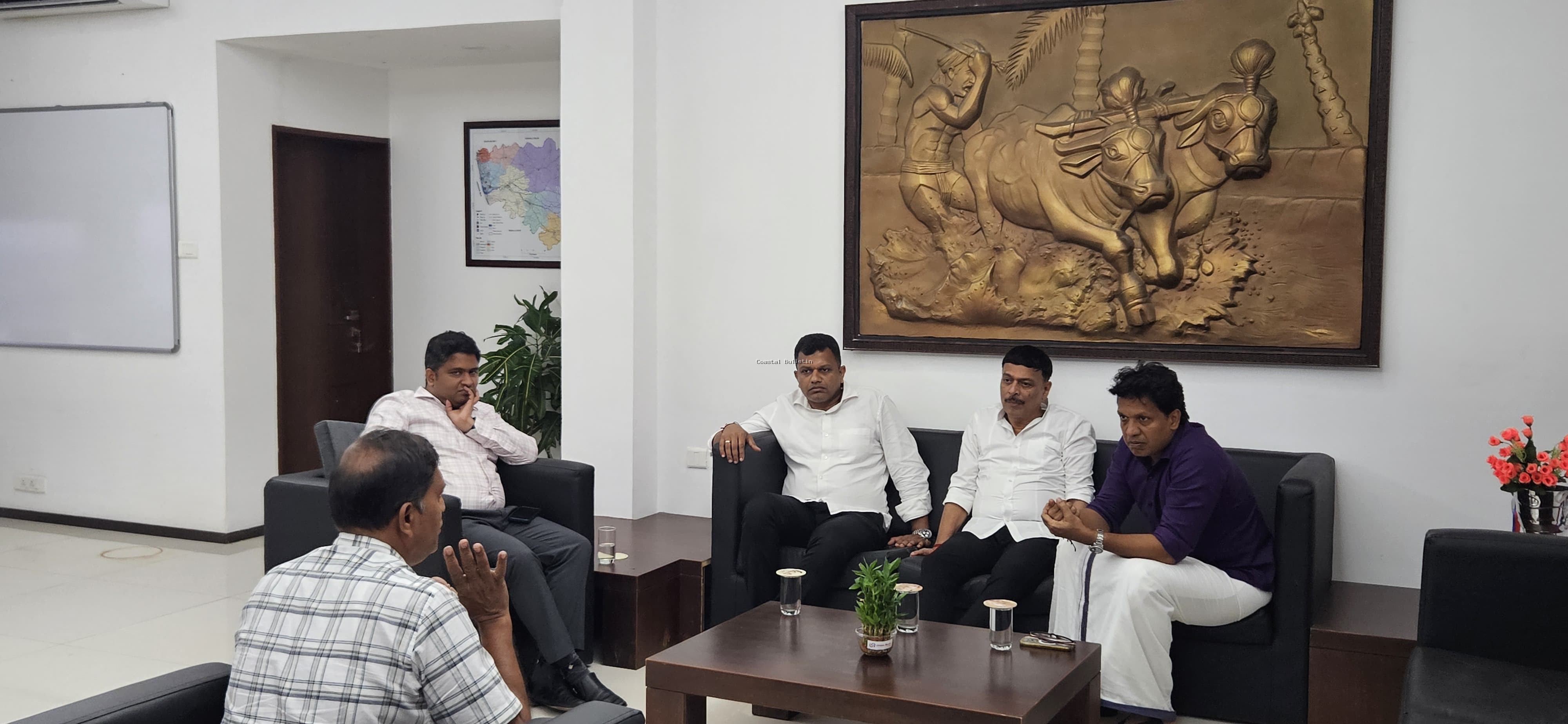 ಪೊಳಲಿ -ಅಡ್ಡೂರು ಸೇತುವೆ ಘನ ವಾಹನ ಸಂಚಾರ ನಿಷೇಧ.  ಶಾಲಾ ಕಾಲೇಜು ವಿದ್ಯಾರ್ಥಿಗಳಿಗೆ ಸಂಕಷ್ಟ, ತುರ್ತು ಓಡಾಟ ಅನುಮತಿಗೆ  ಶಾಸಕರು,ಸಂಸದರ ಸಲಹೆ
