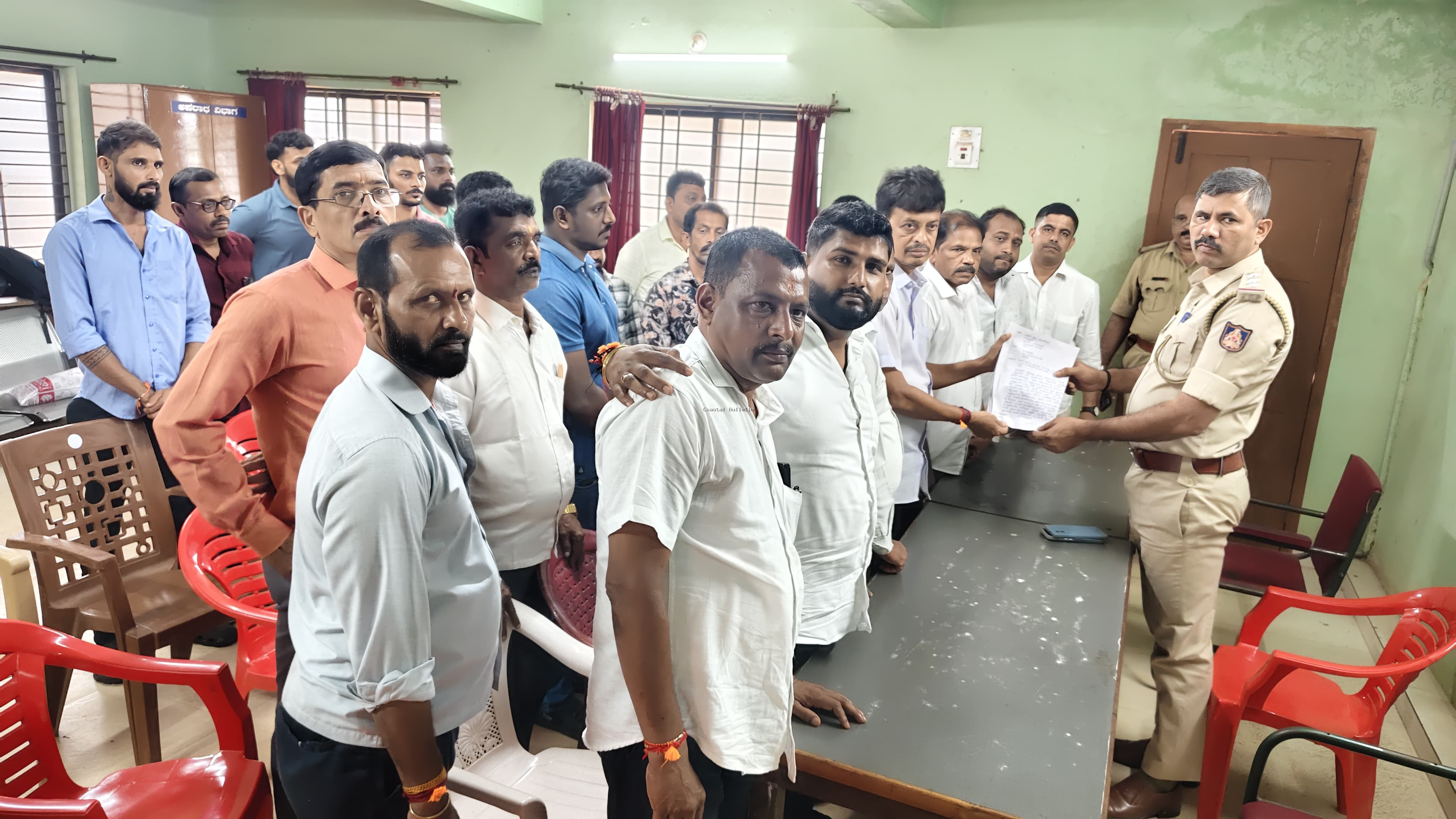 ತುಂಬೆ: ಗೋ ಹತ್ಯೆ, ವಿಧ್ವಂಸಕ ಕೃತ್ಯ: ಭಾ ಜ ಪಾ, ನಿಯೋಗದಿಂದ ಪೊಲೀಸ್ ಠಾಣಾಧಿಕಾರಿಗೆ ಮನವಿ.