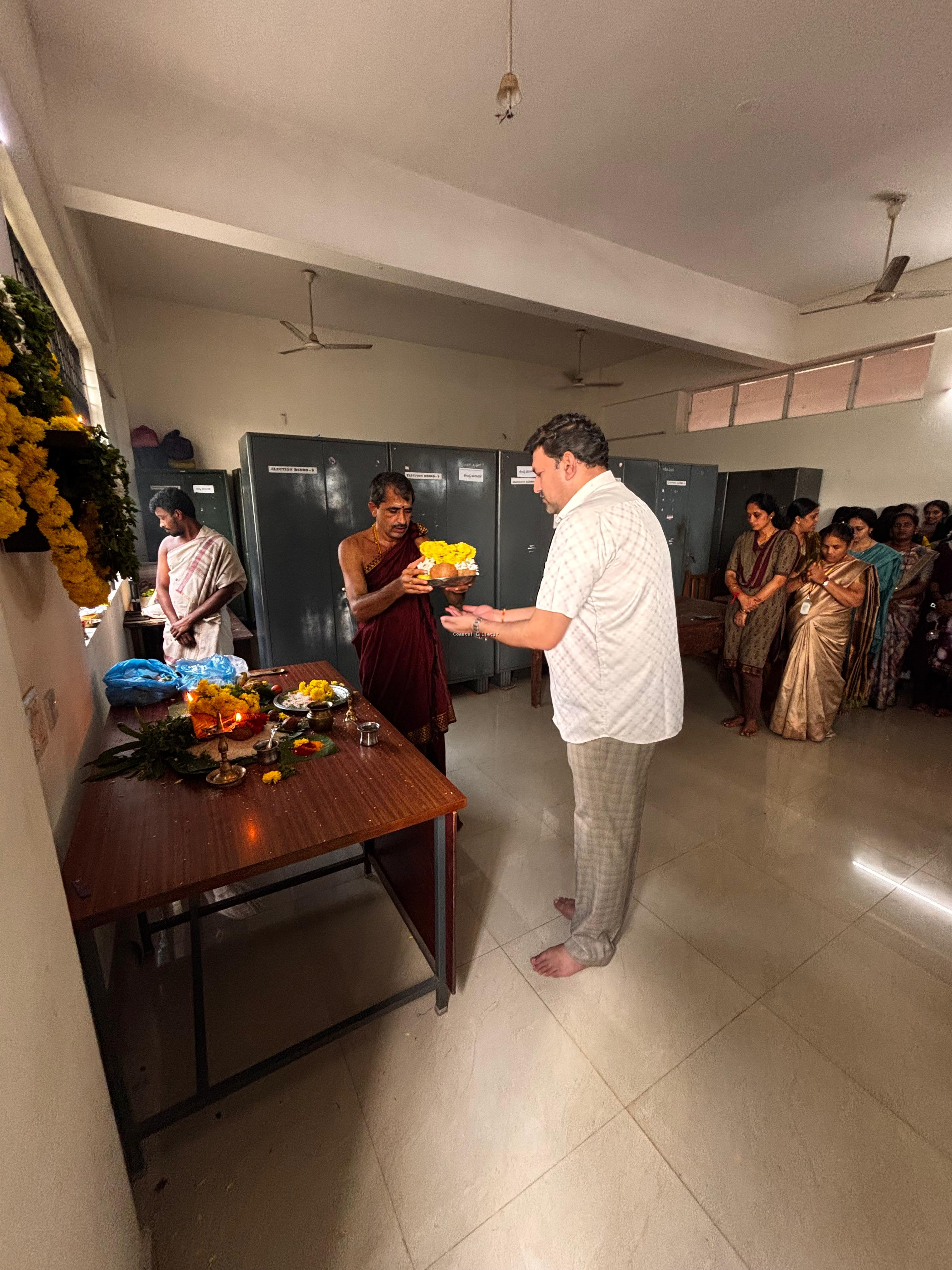 ಬಂಟ್ವಾಳ ತಾಲೂಕು ಕಚೇರಿಯಲ್ಲಿ ಆಯುಧ ಪೂಜೆ