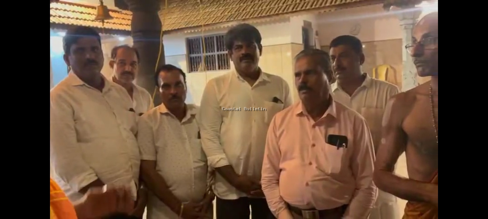ಬಂಟ್ವಾಳ :ಸಮಾಜ ಸೇವಾ ಸಹಕಾರಿ ಸಂಘದಲ್ಲಿ ಗೋಲ್ ಮಾಲ್  ಅಪಾದನೆ.  ಆಡಳಿತ ಮಂಡಳಿಯಿಂದ ಕುಲಶೇಖರ ಶ್ರೀ ವೀರನಾರಾಯಣ ದೇವಸ್ಥಾನದಲ್ಲಿ ಪ್ರಾರ್ಥನೆ.
