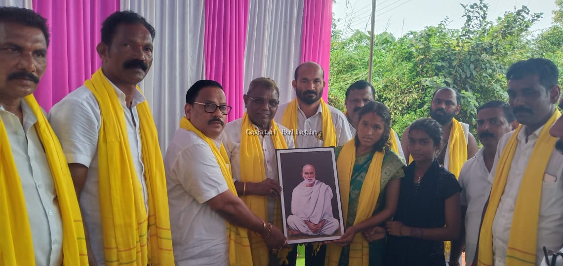 ಸಜೀಪಮೂಡ: ಬಡ ಮಹಿಳೆಯ ಮನೆ ನಿರ್ಮಾಣದ ಕಾರ್ಯಕ್ಕೆ ಸಹಕರಿಸಿ ಮಾನವೀಯತೆ ಮೆರೆದ ಬ್ರಹ್ಮಶ್ರೀ ನಾರಾಯಣ ಗುರು ಸೇವಾ ಸಮಿತಿ.