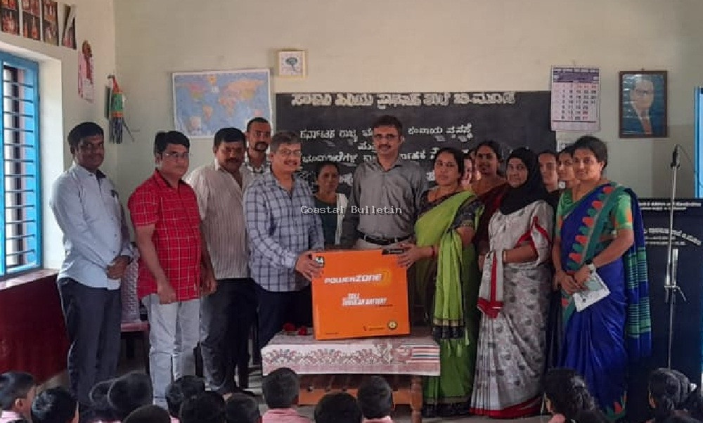 ಬಿ.ಮೂಡ: ಸರಕಾರಿ ಶಾಲೆಗೆ ಉಚಿತ ಗಣಕಯಂತ್ರ, ಇನ್ವರ್ಟರ್, ಯುಪಿಎಸ್ ಹಸ್ತಾಂತರ.  ಭೂಮಾಪನ,ಭೂದಾಖಲೆಗಳ ಕಾರ್ಯನಿರ್ವಾಹಕ ನೌಕರರ ಸಂಘದಿಂದ ನೆರವಿನ ಹಸ್ತ.