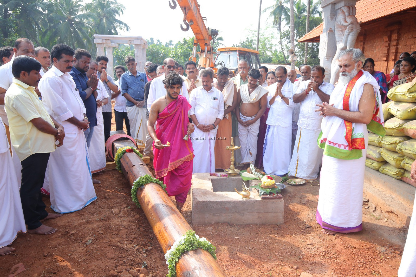 ತುಂಬೆ: ಶ್ರೀ ಮಹಾಲಿಂಗೇಶ್ವರ ಕ್ಷೇತ್ರದಲ್ಲಿ ಧ್ವಜಸ್ಥಂಭ ಪ್ರತಿಷ್ಠೆ ಕಾರ್ಯಕ್ರಮ.