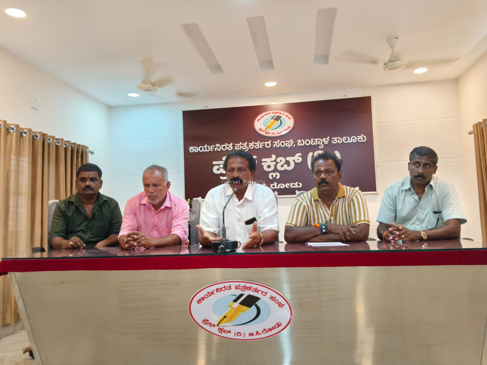 ಬಂಟ್ವಾಳ: ಜೂಜು ರಹಿತ ಸಂಪ್ರದಾಯಿಕ ಕೋಳಿ ಅಂಕ ಕ್ಕೆ ಅವಕಾಶ ನೀಡಲು ಆಗ್ರಹ.   ಮಾ.24ರಂದು ಬೃಹತ್ ಸಮಾಲೋಚನೆ ಸಭೆ.  