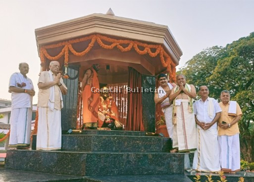 ಬೆಂಜನಪದವು:ಕೆನರಾ ಇಂಜಿನಿಯರಿಂಗ್&zwnj; ಕಾಲೇಜಿನಲ್ಲಿ ಗುರು ಸುಧೀಂದ್ರರ ಮೂರ್ತಿ ಅನಾವರಣ.  ಡಿಜಿಟಲ್&zwnj; ಪ್ಲಾಟ್&zwnj; ಫಾರಂ ಹಾಗೂ ನೂತನ ವೆಬ್&zwnj;ಸೈಟ್&zwnj; ಲೋಕಾರ್ಪಣೆ.  ವಾತ್ಸಲ್ಯಭರಿತ ಭೋಧನೆ, ಸಂಸ್ಕಾರಯುತ ಶಿಕ್ಷಣ ಇಂದಿನ ಅಗತ್ಯ: ಶ್ರೀ ಸಂಯಮೀಂದ್ರ ತೀರ್ಥ ಸ್ವಾಮೀಜಿ.