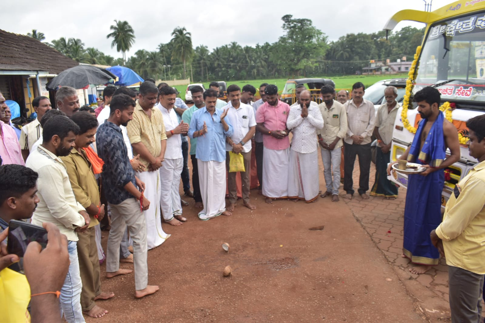 ಪೊಳಲಿ-ಅಡ್ಡೂರು ಸೇತುವೆ ದುರಸ್ತಿ,  ಜನರ ದಿನನಿತ್ಯದ ಓಡಾಟಕ್ಕೆ ಉಚಿತ ಮಿನಿ ಬಸ್ ವ್ಯವಸ್ಥೆ ಕಲ್ಪಿಸಿದ ಶಾಸಕ ರಾಜೇಶ್    ನಾಯ್ಕ್ ಉಳಿಪ್ಪಾಡಿ.