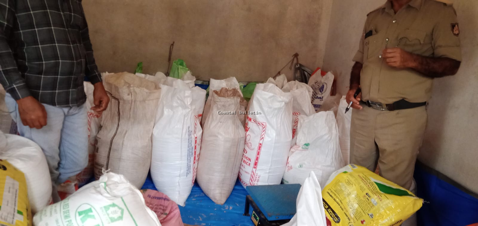 ಕಲ್ಲಡ್ಕ:ಅಕ್ರಮ ಪಡಿತರ ಅಕ್ಕಿ ದಸ್ತಾನು ಗೋಡೌನ್ ಗೆ ದಾಳಿ:80 ಸಾವಿರ ಮೌಲ್ಯದ ಸೊತ್ತುಗಳು ವಶ.