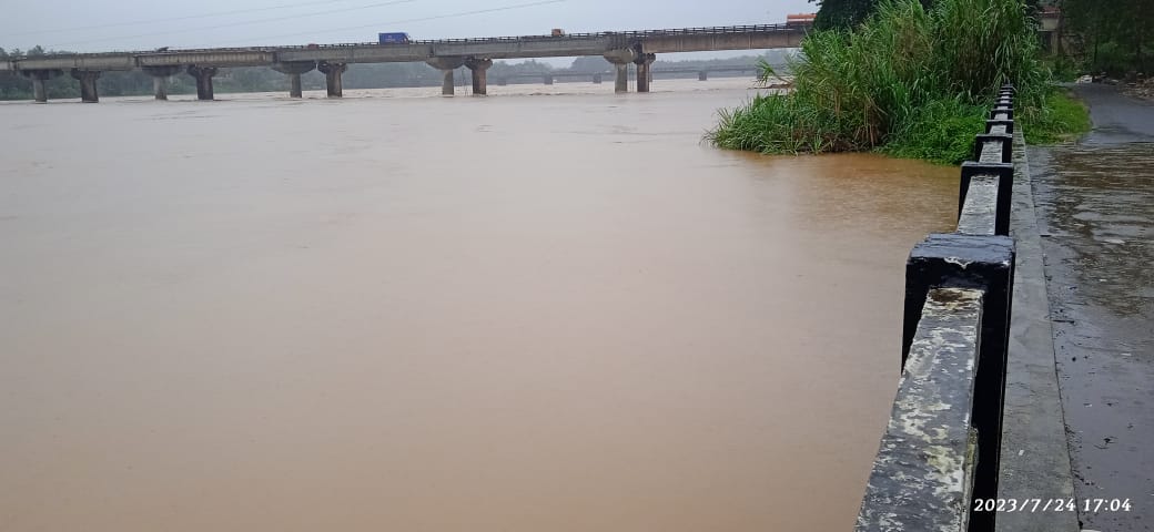 ಬಂಟ್ವಾಳ: ನೇತ್ರಾವತಿ ನದಿಯಲ್ಲಿ ನೆರೆ ಏರಿಕೆ  ಹಲವೆಡೆ ಹಾನಿ, ಕೊಚ್ಚಿ ಹೋದ ಕಿರು ಕಿಂಡಿ ಅಣೆಕಟ್ಟೆ.
