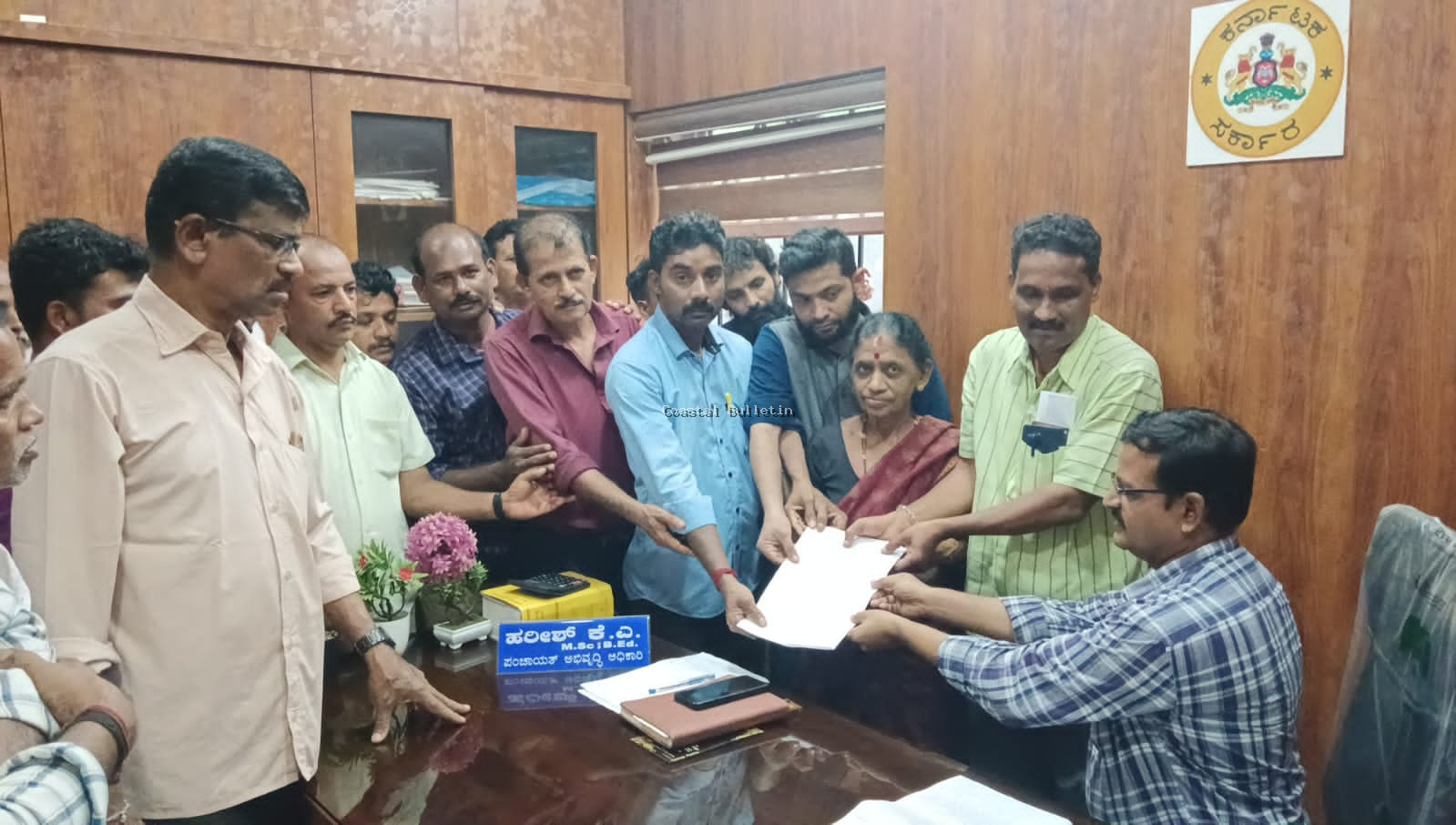 ಪುದು :ಕಾಲುದಾರಿಯನ್ನು ನಿರ್ಮಿಸಿ ಕೊಡುವಂತೆ ಸುಜೀರು, ದೈಯ್ಯಡ್ಕ, ಮಲ್ಲಿ ಗ್ರಾಮಸ್ಥರಿಂದ ಪಂಚಾಯತ್ ಗೆ ಮನವಿ ಸಲ್ಲಿಕೆ