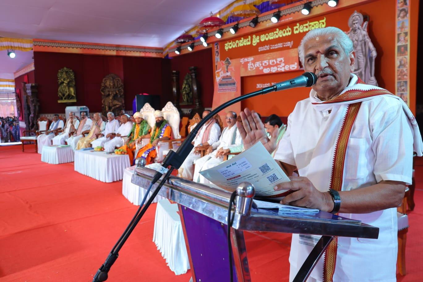 ಫರಂಗಿಪೇಟೆ :ಆಂಜನೇಯ ದೇವಸ್ಥಾನದ ಬ್ರಹ್ಮಕಶಾಭಿಷೇಕ.ಧಾರ್ಮಿಕ ಸಭೆ.   ತಾಂಟ್ರೆ ಎಂದು ಹೇಳುವವರಿಗೆ ಹನುಮಂತ ಎದ್ದು ನಿಲ್ಲಬೇಕು:ಡಾ| ಪ್ರಭಾಕರ ಭಟ್ ಕಲ್ಲಡ್ಕ.