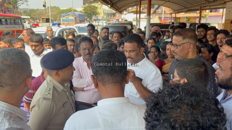ಫರಂಗಿಪೇಟೆ: ವಿದ್ಯಾರ್ಥಿ ನಾಪತ್ತೆ ಪ್ರಕರಣ : ಸ್ಥಳೀಯರಿಂದ ಪೊಲೀಸ್ ಹೊರ ಠಾಣೆಗೆ ಮುತ್ತಿಗೆ   24 ಗಂಟೆಯ ಒಳಗಾಗಿ ಬಾಲಕನ ಪತ್ತೆಗೆ ಆಗ್ರಹ : ಮಾ.01ಶನಿವಾರ ಫರಂಗಿಪೇಟೆ ಬಂದ್ ಗೆ ಕರೆ.