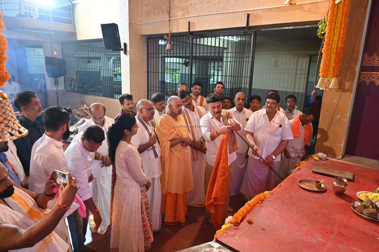 ಫರಂಗಿಪೇಟೆ ಗಣೇಶೋತ್ಸವಕ್ಕೆ ಬಂಟ್ವಾಳ ಶಾಸಕ&zwnj; ರಾಜೇಶ್ ನಾಯ್ಕ್ ಉಳಿಪ್ಪಾಡಿಗುತ್ತು ಚಾಲನೆ.   ಮಾಣಿಲ ಶ್ರೀ ಮೋಹನದಾಸ ಸ್ವಾಮೀಜಿಯವರಿಂದ ಅಂಬ್ಯುಲೆನ್ಸ್ ಲೋಕಾರ್ಪಣೆ.