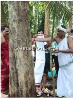 ನಂದನಹಿತ್ಲು: ದೈವಸ್ಥಾನಕ್ಕೆ ನೂತನ ಧ್ವಜ ಸ್ತಂಭದ ಪ್ರಯುಕ್ತ ವೃಕ್ಷದಛೇಧಕ್ಕೆ ಮುಹೂರ್ತಪೂಜಾ.