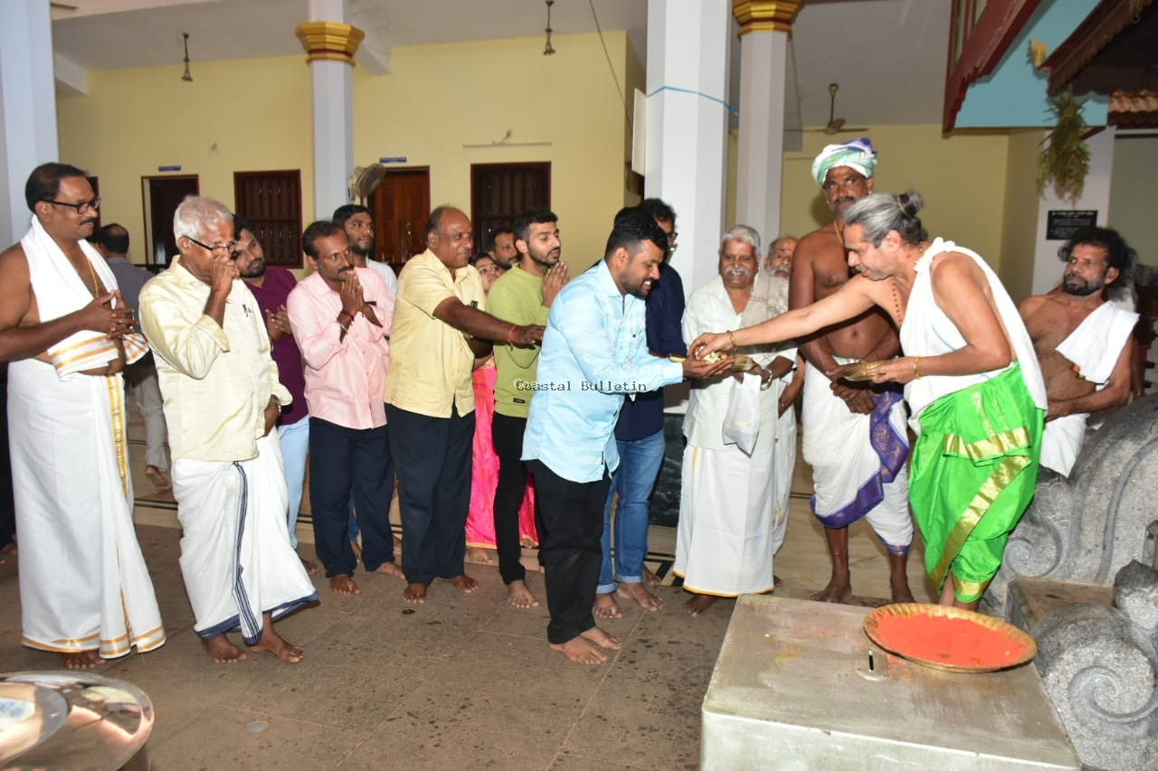 ಉಳಿಯ :ವಿಶ್ವ ಗಾಣಿಗರ ಚಾವಡಿ(ರಿ.) ಟ್ರಸ್ಟ್ ಧ್ಯೇಯಗೀತೆ ಬಿಡುಗಡೆ ಕಾರ್ಯಕ್ರಮ.  ಸಾಮಾಜಿಕ ಸೇವೆಯ ಜೊತೆಗೆ ಶೈಕ್ಷಣಿಕ, ಧಾರ್ಮಿಕ ಕಾಳಜಿ ಶ್ಲಾಘನೀಯ:ದೇವು ಮೂಲ್ಯಣ್ಣ.