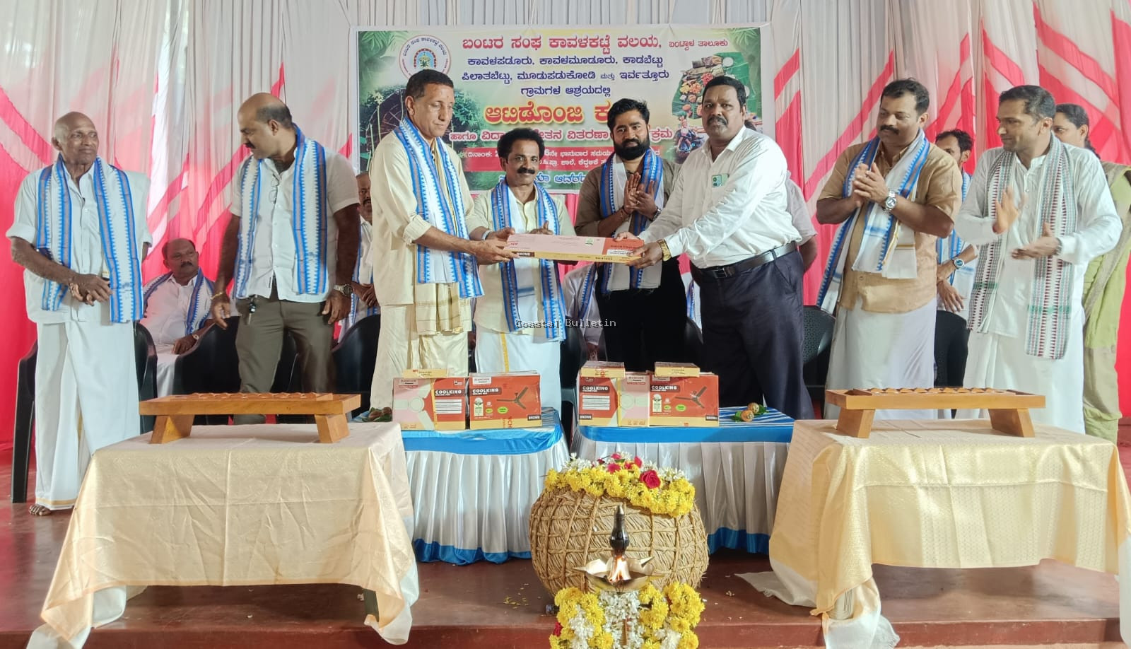 ಕಾವಳಕಟ್ಟೆ: ಬಂಟ ವಲಯ ಆಟಿದ ಕೂಟ ಪ್ರತಿಭಾ ಪುರಸ್ಕಾರ, ವಿದ್ಯಾರ್ಥಿ ವೇತನ ವಿತರಣೆ, ಸನ್ಮಾನ ಸಾಂಪ್ರದಾಯಿಕ ಆಚರಣೆ ಸಮುದಾಯಗಳ ಒಗ್ಗಟ್ಟಿಗೆ ಪೂರಕ : ಜಗನ್ನಾಥ ಚೌಟ ಬದಿಗುಡ್ಡೆ.