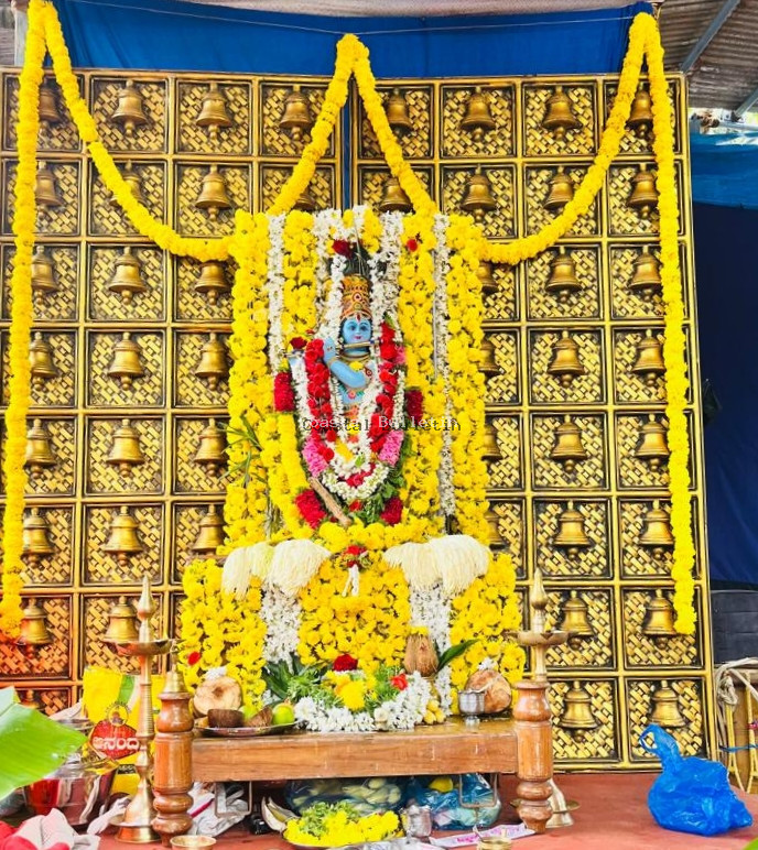 ಕೊಡ್ಮಾಣ್: ಶ್ರೀ ಕೃಷ್ಣ ಲೀಲೋತ್ಸವ, ಮೊಸರು ಕುಡಿಕೆ ಸಂಭ್ರಮ. ಭವ್ಯ ಶೋಭಯಾತ್ರೆ, ಗಮನ ಸೆಳೆದ ಮೊಸರು ಕುಡಿಕೆ ಒಡೆಯುವ ದೃಶ್ಯ.
